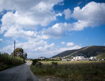 Πόλος έλξης επισκεπτών η Άνδρος για τα μονοπάτια της