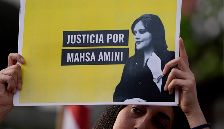 Ιράν: Μήνυση κατά των αυτουργών της σύλληψής της κατέθεσαν οι γονείς της Μάχσα Αμίνι