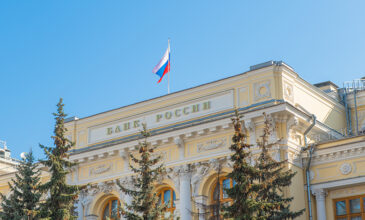 Ρωσία: Αύξηση επιτοκίου στο 12% από τη Κεντρική Τράπεζα για στήριξη του ρουβλίου