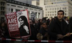 Ιράν: Διαδηλώσεις αλληλεγγύης σε όλο τον κόσμο προς το κίνημα αμφισβήτησης μετά τον θάνατο της Αμινί