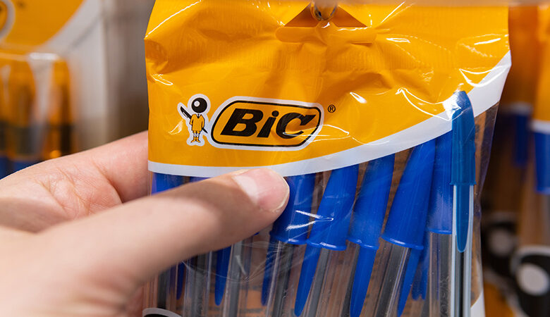 Γιατί τα καπάκια των στυλό BIC έχουν τρύπα