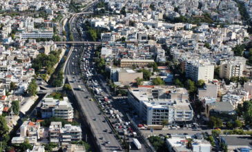 Καραμπόλα με νταλίκα, μηχανές και ΙΧ στον Κηφισό – Ένας τραυματίας