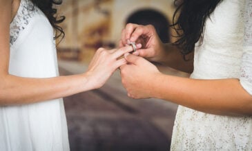 Αντιδρά η Καθολική Εκκλησία της Ελλάδας στο νομοσχέδιο για τον γάμο των ομόφυλων ζευγαριών