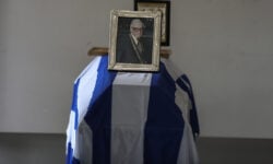Ζάχος Χατζηφωτίου: Τελευταίο αντίο στο Α’ Νεκροταφείο Αθηνών – Δείτε εικόνες