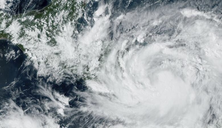 Κυκλώνας Τζούλια: «Χτύπησε» τη Νικαράγουα με ανέμους ταχύτητας άνω των 140 χλμ την ώρα