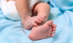 Βραζιλία: Εργαζόμενος σε υπηρεσία καθαριότητας βρίσκει νεογέννητο πλάι σε κάδο σκουπιδιών