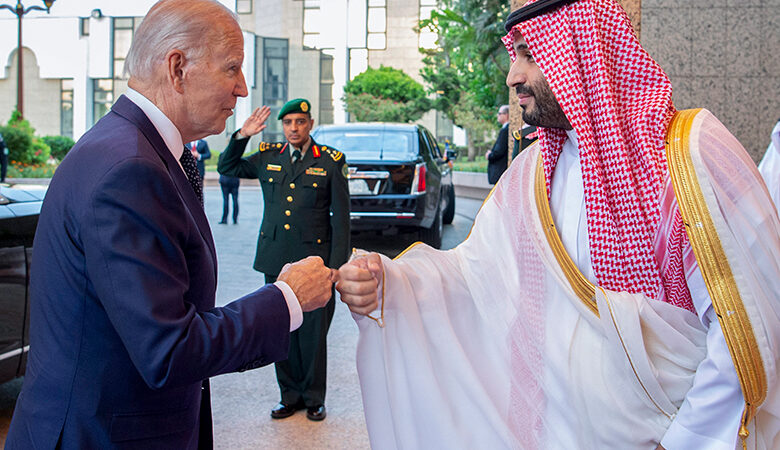 ΟΙ ΗΠΑ επανεξετάζουν τη σχέση με τη Σαουδική Αραβία μετά την απόφαση του ΟΠΕΚ+ για μείωση της παραγωγής πετρελαίου