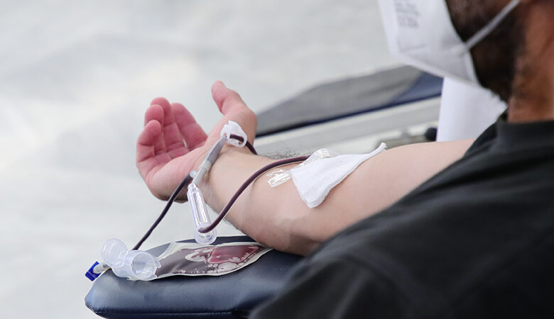 Βρετανία: Πρωτοφανή έλλειψη αίματος – Το NHS ζητά να αναβληθούν οι μη επείγουσες χειρουργικές επεμβάσεις