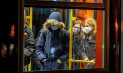 Γερμανία: Επανέρχεται η υποχρεωτική χρήση μάσκας στους εσωτερικούς χώρους στη Γερμανία