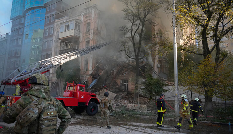 Ουκρανία: Τρεις νεκροί από επιθέσεις του ρωσικού πυροβολικού στην Χερσώνα
