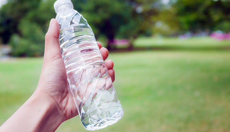 Γιατί δεν πρέπει να ξαναγεμίζεις το πλαστικό μπουκάλι του νερού