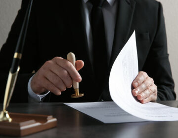 Νέες ρυθμίσεις στο κληρονομικό δίκαιο: Τι προβλέπεται για συμβάσεις, διαθήκες, κληρονομιές με χρέη, δικαιώματα συζύγων, συντρόφων και παιδιών