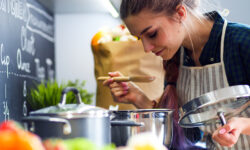 Πώς μπορείς να εξοικονομήσεις ενέργεια όταν μαγειρεύεις στην κουζίνα