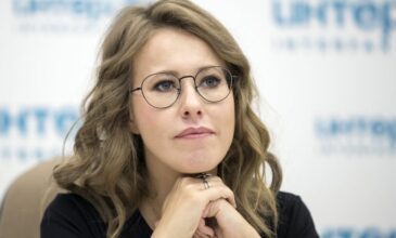 Θρίλερ με την Ξένια Σαμπτσάκ: Η δημοσιογράφος κατάφερε να φύγει από τη Ρωσία και να φτάσει στη Λιθουανία