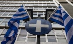 Μοσχάτο: Έκλεψαν τον σημαιοστολισμό του δήμου για την 28η Οκτωβρίου