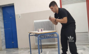 Mαθητής του ΕΠΑΛ Τυρνάβου στα διαλείμματα επισκευάζει τα θρανία και έγινε viral