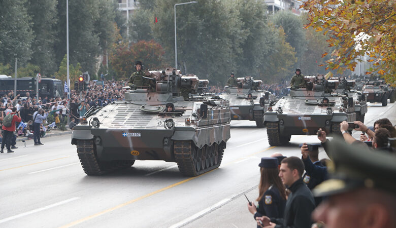 28η Οκτωβρίου: Εντυπωσιακές εικόνες από τη στρατιωτική παρέλαση στη Θεσσαλονίκη – Μαγνήτισαν τα βλέμματα Rafale και Marder