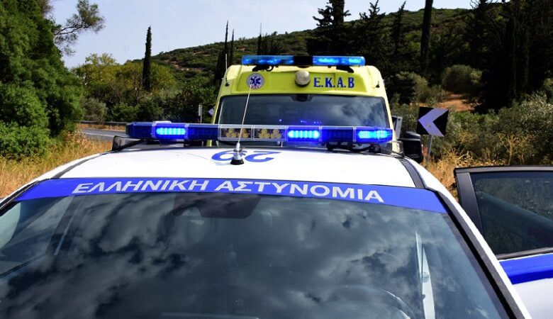 Σοβαρό τροχαίο με δύο εγκλωβισμένους στην Κρήτη: Ι.Χ. αυτοκίνητο «καρφώθηκε» σε φορτηγό