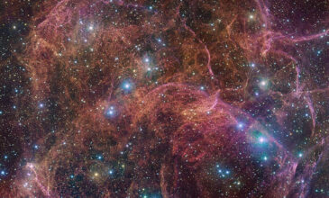 Μαγική φωτογραφία από το θεαματικό «φάντασμα» ενός γιγάντιου άστρου μετά από έκρηξη σουπερνόβα