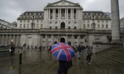 Η Τράπεζα της Αγγλίας προχώρησε στη μεγαλύτερη αύξηση επιτοκίων από το 1989