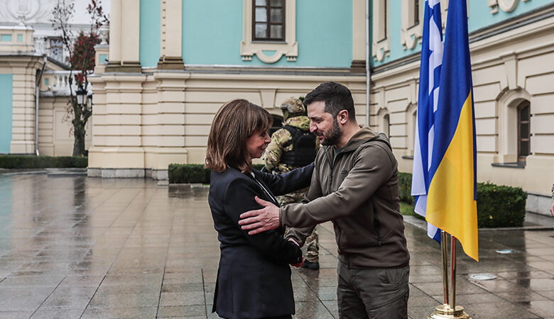 Η Σακελλαροπούλου διαβεβαίωσε στη συνάντηση με τον Ζελένσκι ότι η Ελλάδα θα συνεχίζει να στηρίζει την Ουκρανία