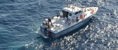 Σώοι εντοπίστηκαν οι δύο άνδρες που επέβαιναν σε φουσκωτή λέμβο και δεν είχαν δώσει σημεία ζωής στη Χερσόνησο Κρήτης