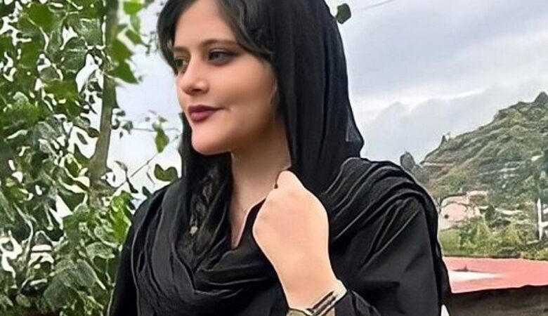 Η οικογένεια της Ιρανής Μαχσά Αμινί εμποδίσθηκε να μεταβεί στη Γαλλία για το βραβείο Ζαχάροφ