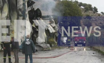 Καβάλα: Κάηκε ολοσχερώς αποθήκη πλαστικών στο Χαλκερό – Πιθανολογείται ότι ξεκίνησε από κεραυνό