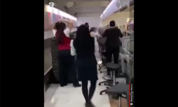 Χαμός στο αεροδρόμιο του Μεξικού: Βίντεο με οργισμένη επιβάτη που επιτέθηκε σε μία υπάλληλο