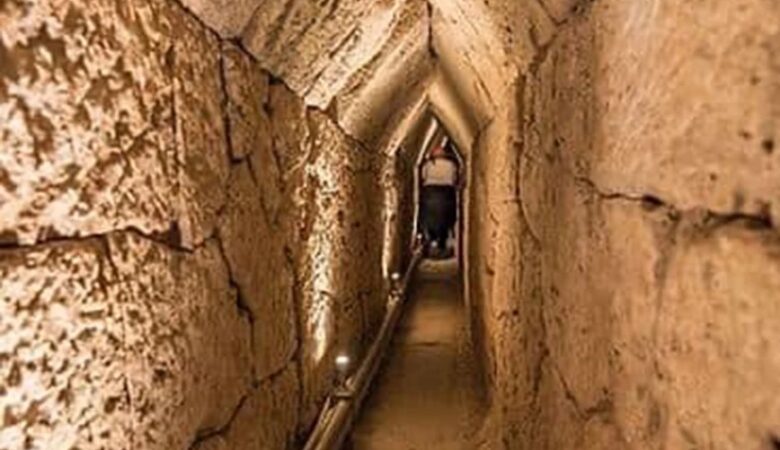 Αίγυπτος: Αρχαιολόγοι πιστεύουν ό,τι έχουν βρει σήραγγα που οδηγεί στον τάφο της Κλεοπάτρας