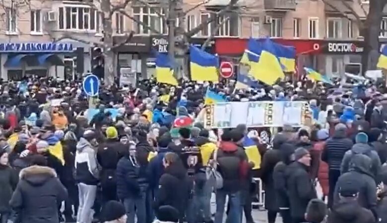 Ουκρανία: «Παραδοθείτε αμέσως» καλεί ο ουκρανικός στρατός τους Ρώσους στρατιώτες που έχουν μείνει στη Χερσώνα