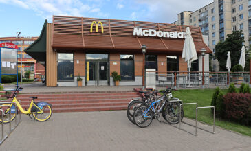 Λευκορωσία: Τα McDonald’s μετονομάζονται σε «Νόστιμο και τελεία»