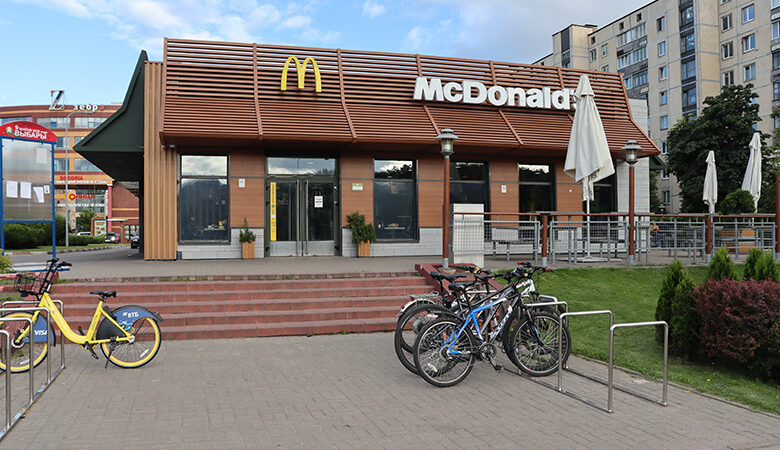 Λευκορωσία: Τα McDonald’s μετονομάζονται σε «Νόστιμο και τελεία»