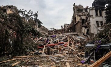Πόλεμος στην Ουκρανία: Έξι νεκροί από ρωσική πυραυλική επίθεση σε πολυκατοικία του Μικολάιφ