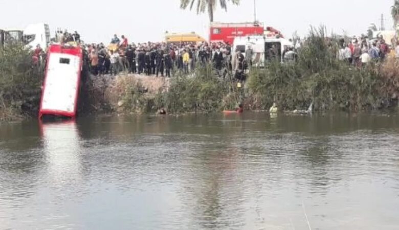 Αίγυπτος: Τουλάχιστον 19 νεκροί από πτώση ενός λεωφορείου σε κανάλι