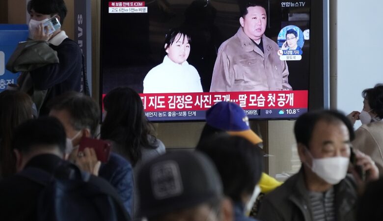 Βόρεια Κορέα: Ο Κιμ Γιονγκ Ουν αποκάλυψε για πρώτη φορά την ύπαρξη της κόρης του