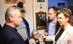 Ιωάννα Κολοβού: Σταμάτησε προσωρινά η διαδικασία της έξωσης – Στο σημείο βουλευτές από ΚΚΕ, ΣΥΡΙΖΑ και Μέρα25