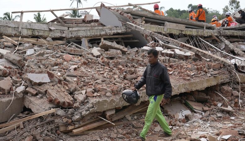 Ινδονησία: Τραγωδία χωρίς τέλος μετά τον σεισμό στη Δυτική Ιάβα