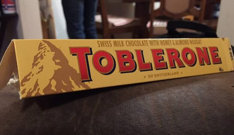 Toblerone: Ο λόγος που αφαιρείται το βουνό από τη συσκευασία της γνωστής σοκολάτας