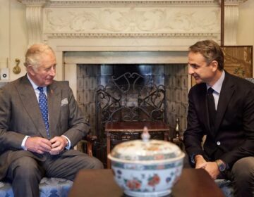Στο Λονδίνο ο Κυριάκος Μητσοτάκης: Θα συναντηθεί με τον βασιλιά Κάρολο και με ξένους επενδυτές