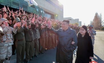 Βόρεια Κορέα: Η δεύτερη δημόσια εμφάνιση του Κιμ Γιονγκ Ουν με την κόρη του και τα σενάρια διαδοχής