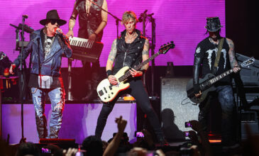 Ο Axl Rose ζητά να σταματήσουν να πετούν drones στις συναυλίες των Guns N’ Roses