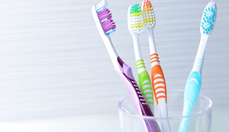 Γιατί οι οδοντόβουρτσες έχουν διαφορετικού χρώματος τρίχες