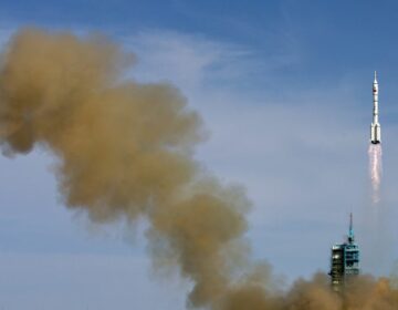 Εκτοξεύτηκε το Shenzhou-15 μεταφέροντας τρεις αστροναύτες στον κινεζικό διαστημικό σταθμό