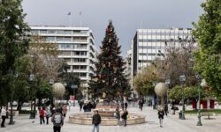 Φωταγωγείται αύριο Πέμπτη το Χριστουγεννιάτικο δένδρο στη Σύνταγμα