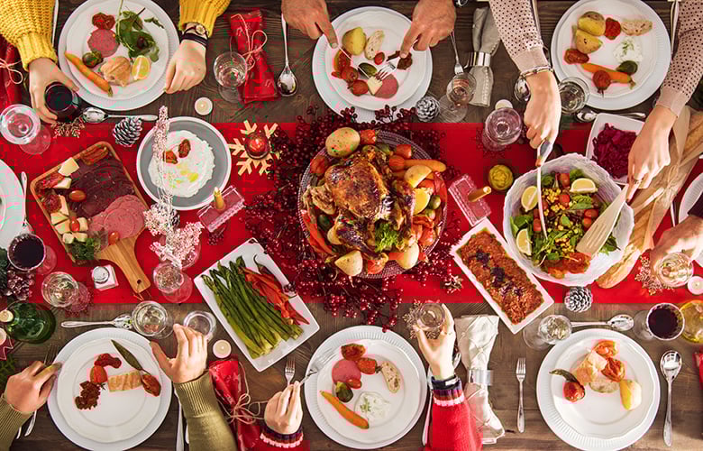 Γιατί δεν πρέπει να πλένουμε το κρέας πριν το μαγείρεμα – Συμβουλές του ΕΟΔΥ για το εορταστικό τραπέζι