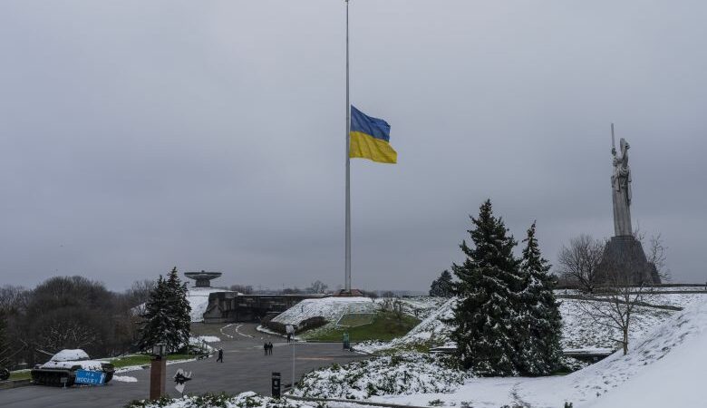 Ουκρανία: Εννέα νεκροί και οκτώ τραυματίες σε πυρκαγιές από αναμμένα κεριά και εκρήξεις γεννητριών σε σπίτια
