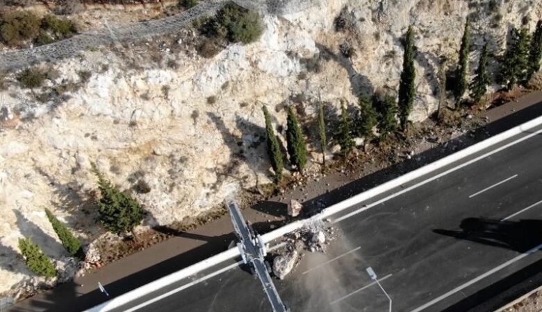 Εισαγγελική έρευνα για την πτώση βράχων στην εθνική οδό Αθηνών – Κορίνθου