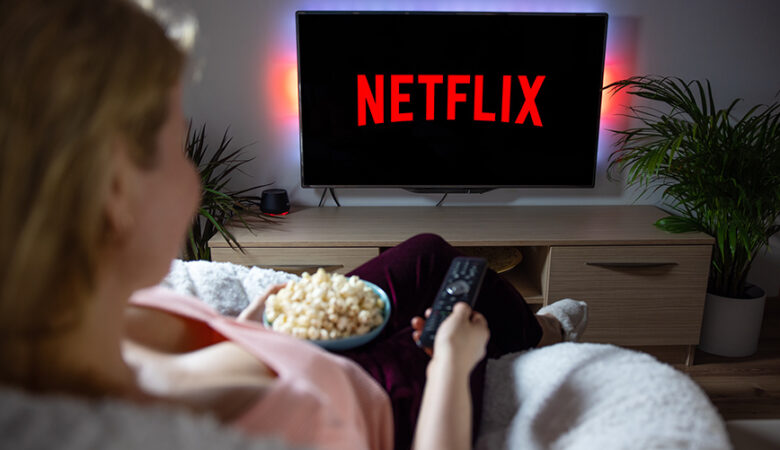 Netflix: Πώς μπορείς να βλέπεις νωρίτερα απ΄ όλο τον κόσμο τις σειρές και τις ταινίες