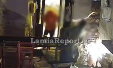 Λαμία: Έσπασαν με κλωτσιές την πόρτα σε καφετέρια και μπούκαραν μέσα – Δείτε βίντεο